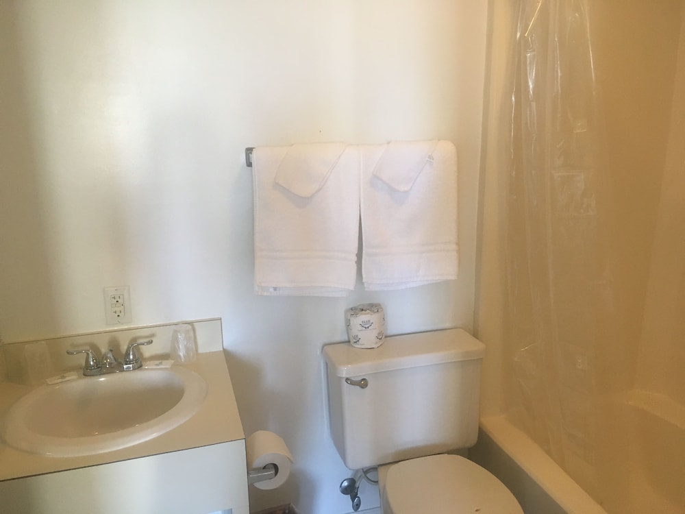 Ocean Cove Motel - photo 23