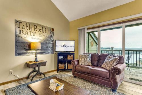 White Oak with loft 116 in Branson, United States