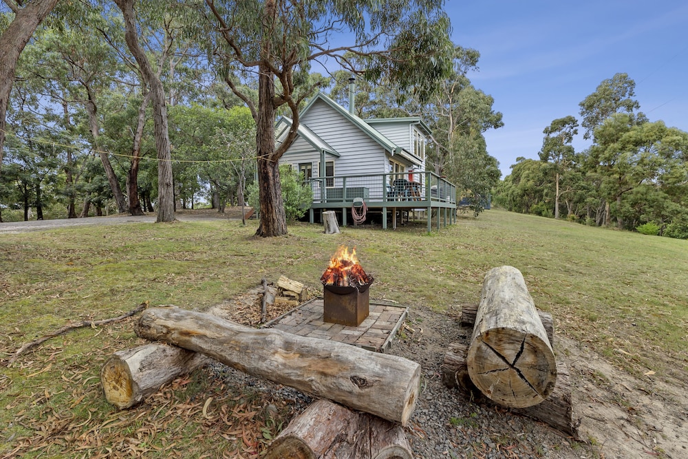 Lorne Bush House Cottages & Eco Retreats — 4-Star Luxury Hotel in Lorne, Australia