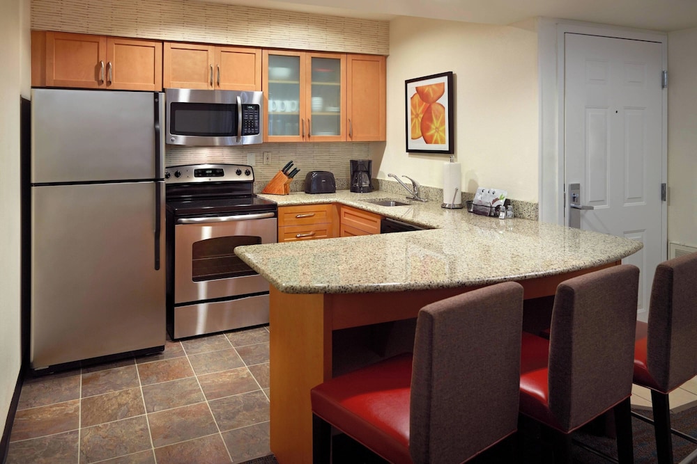 Residence Inn by Marriott Atlanta Airport North Virginia Ave - photo 7