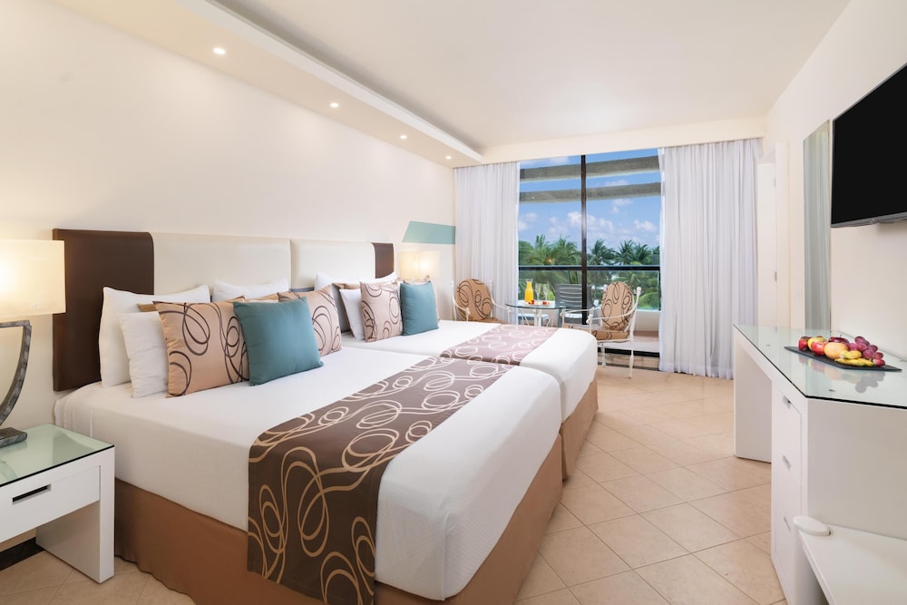 The Grand Oasis Cancun All Inclusive