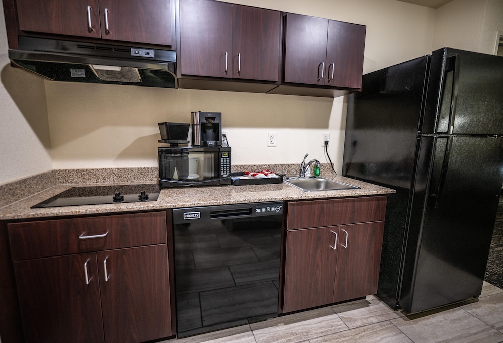Cobblestone Hotel & Suites Lamar - photo 24