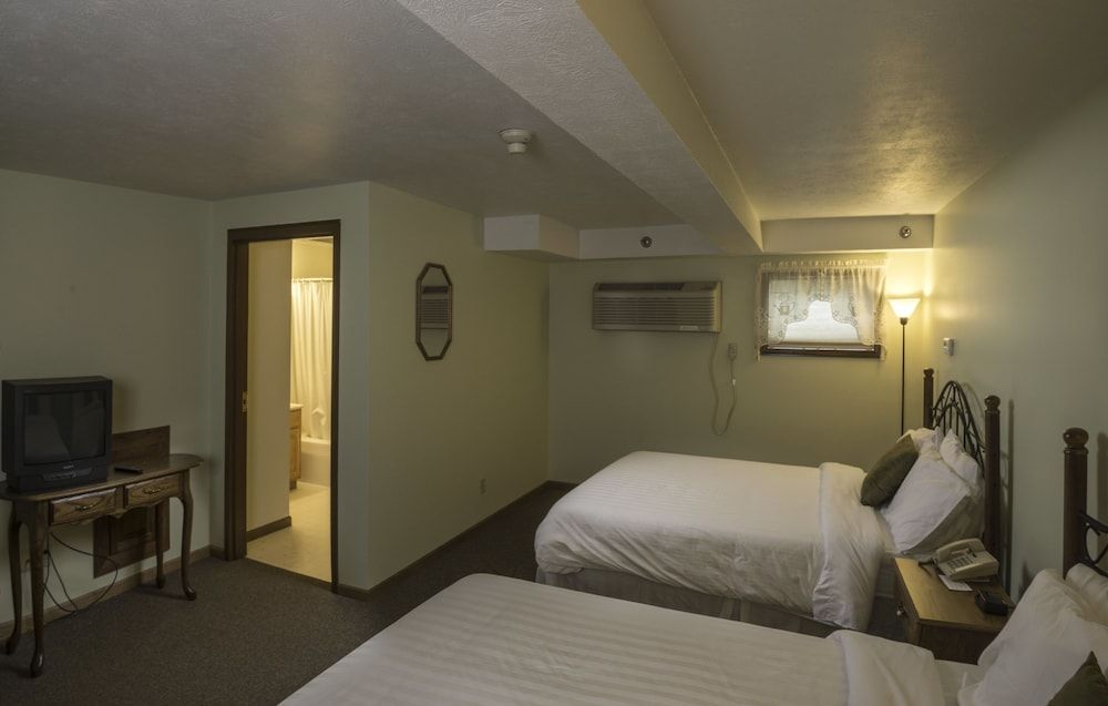 Sugarcreek Village Inn - photo 12