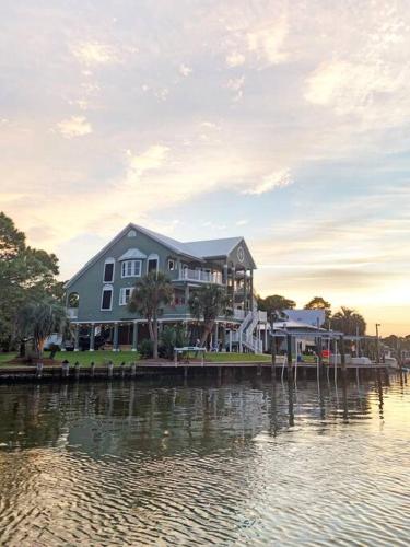 Chateau on Colony Cove in Dauphin Island, United States