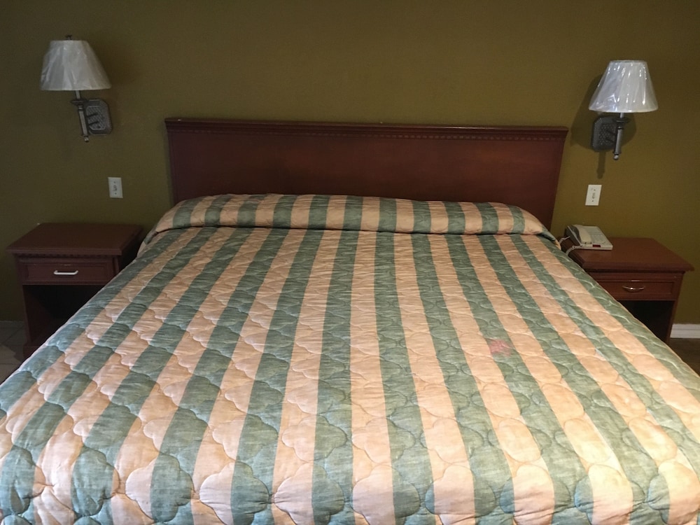 Bellflower Travel Inn - photo 31