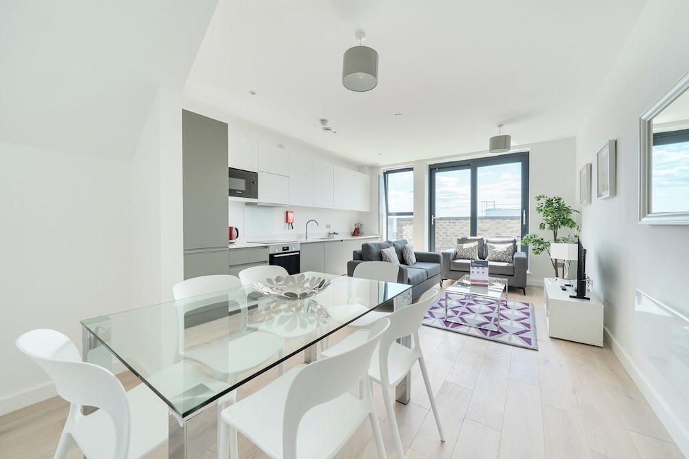 Roomspace Apartments Caroline Street — 4-Star Luxury Hotel in London, United Kingdom