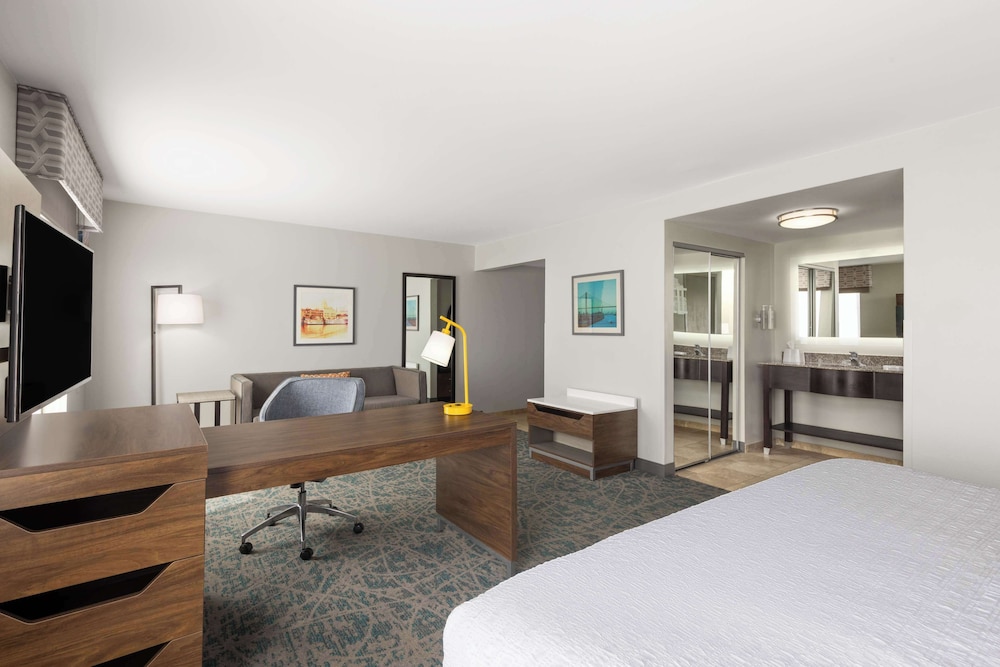 Hampton Inn & Suites Savannah Airport - photo 9