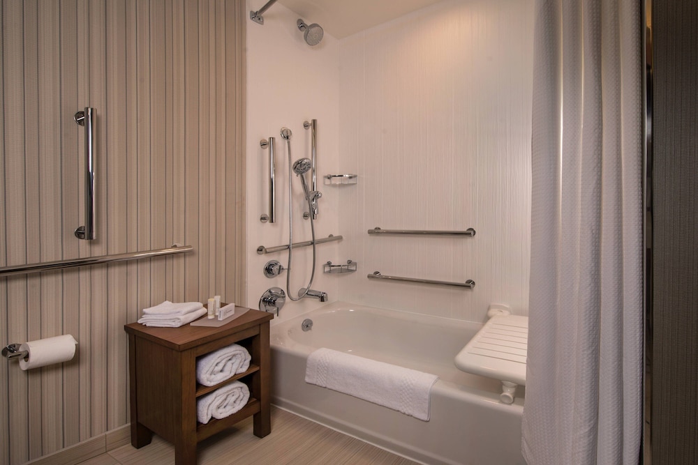 Courtyard by Marriott Hershey Chocolate Avenue - photo 12