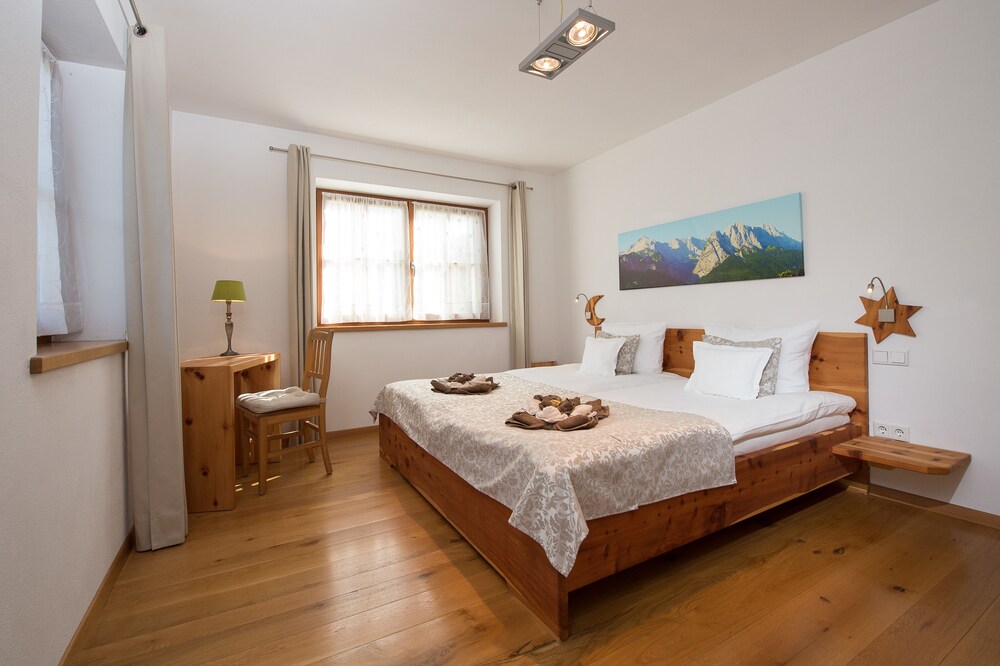 Ferienwohnung F9 — 4-Star Luxury Hotel in Garmisch-Partenkirchen, Germany