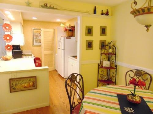 E12 Awesome Renovation Comfy Well Stocked Kitchen Make Some Memories in Saint Simons Island, United States