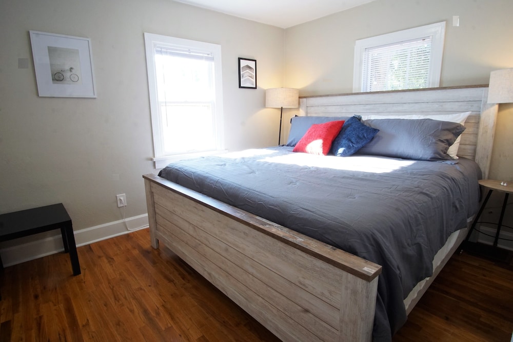UNC Hideaway King Beds Backyard & Bicycles — Greeley — photo 3