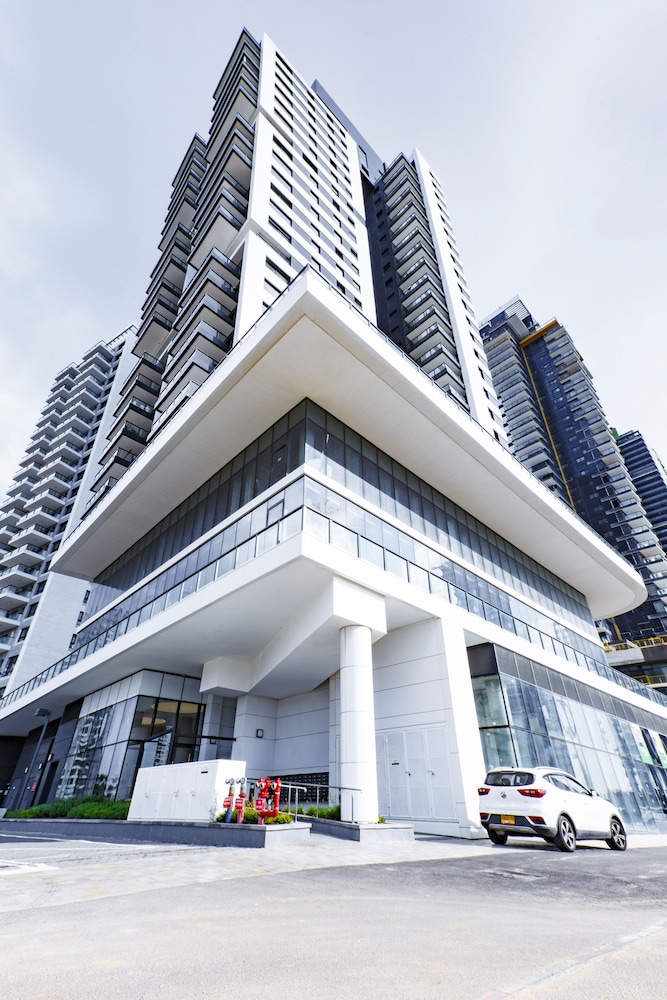AirTLV Luxury Apartment With Sea View — 4-Star Luxury Hotel in Bat Yam, Israel