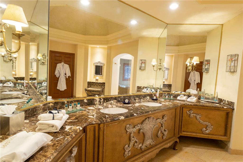 Presidential Suite bathroom