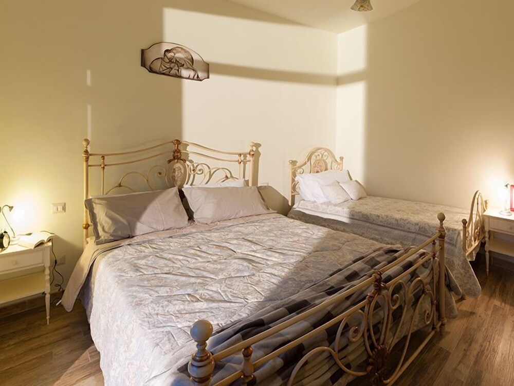 Agriturismo Casa Rosa — 4-Star Luxury Hotel in Lucca, Italy