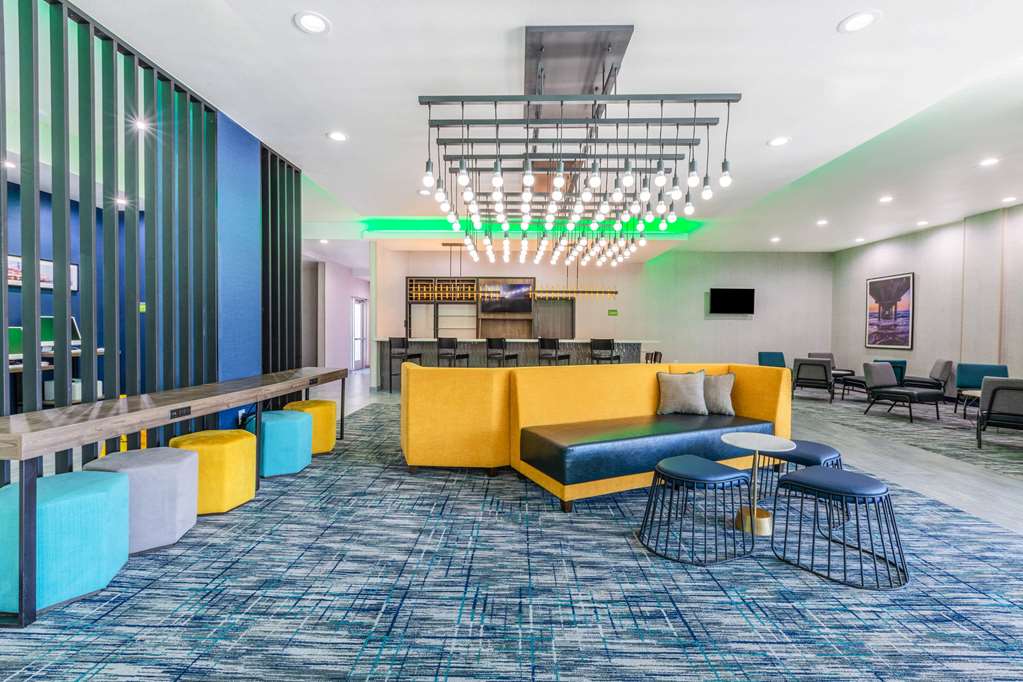 La Quinta Inn & Suites by Wyndham Galveston West Seawall - photo 6