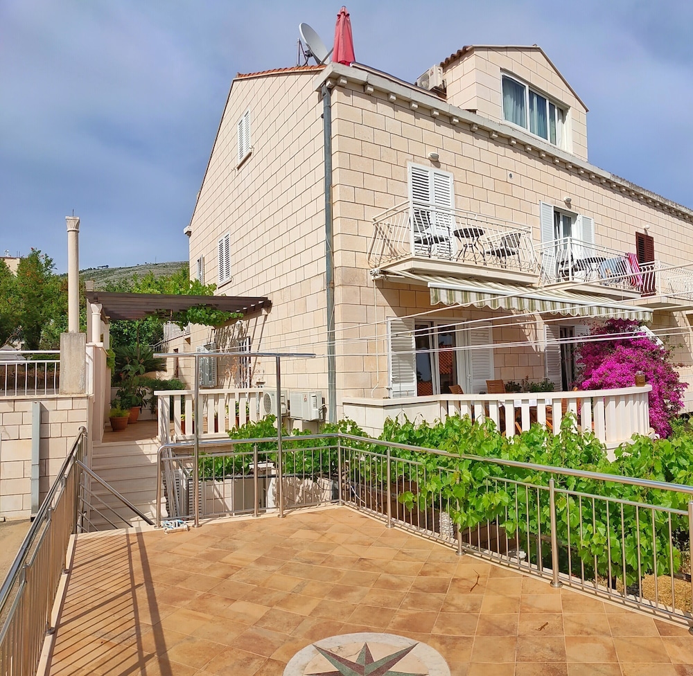 Apartments Milka Miho