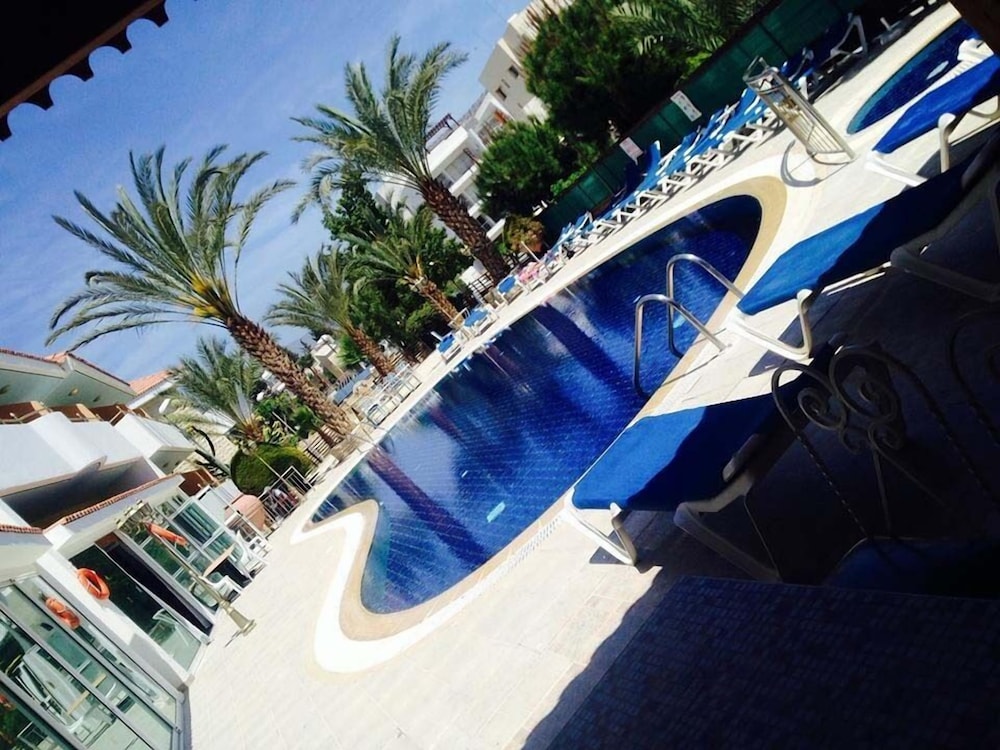 Moniatis Hotel — Limassol