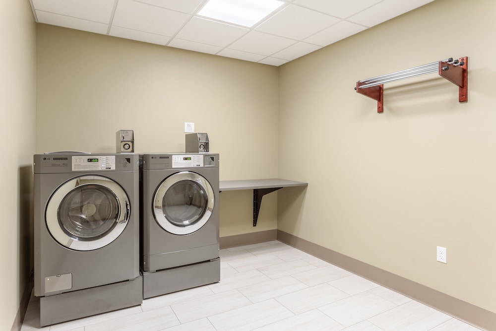 Holiday Inn Express & Suites Springfield North by IHG - photo 23
