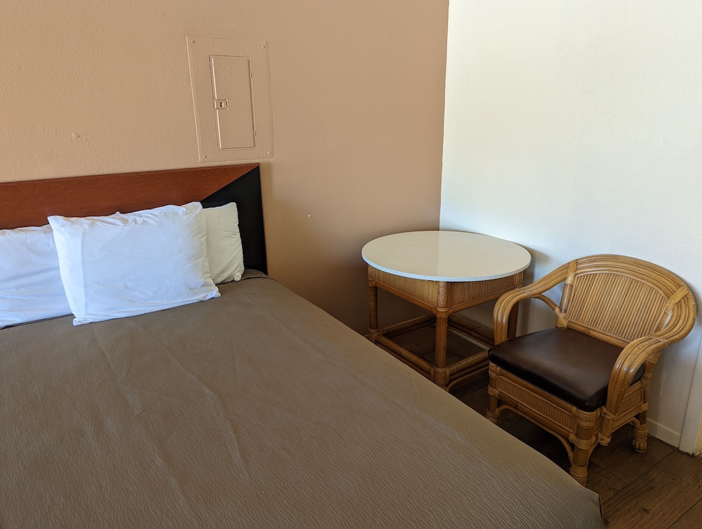 Summer Breeze Motel - photo 13