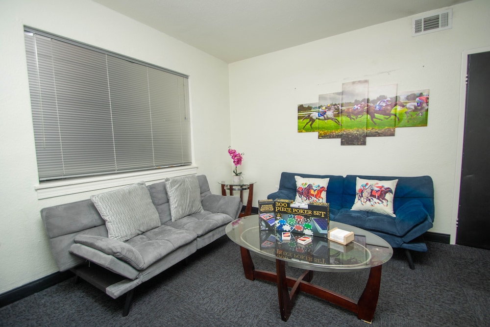 Vintage Elegance Condo Steps Away From Casino Hot Springs - photo 13