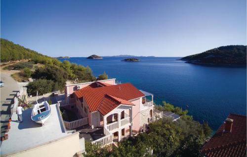 Apartment Karbuni Bb Ii — 4-Star Luxury Hotel in Blato, Croatia