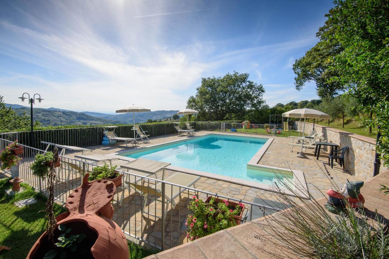 Agriturismo La Coccinella — 4-Star Luxury Hotel in Valfabbrica, Italy