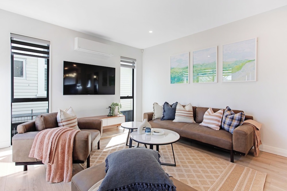 Central Oasis Townhouse with Parking — 4-Star Luxury Hotel in Auckland, New Zealand