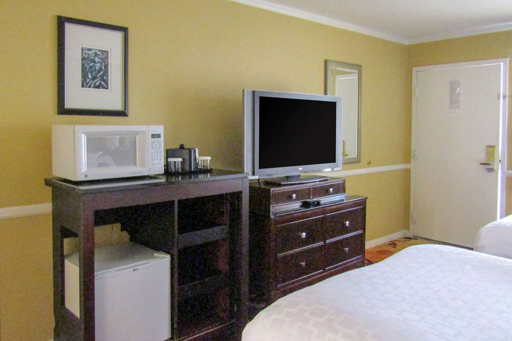 Clarion Inn Near China Lake Naval Station - photo 10