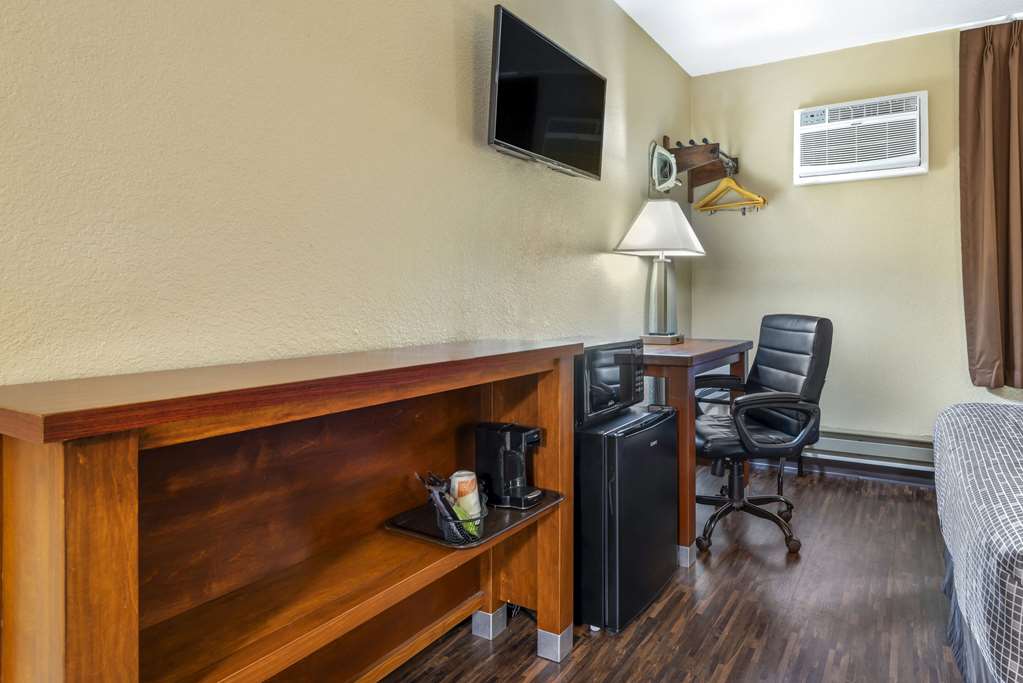 Econo Lodge La Crosse North - photo 8