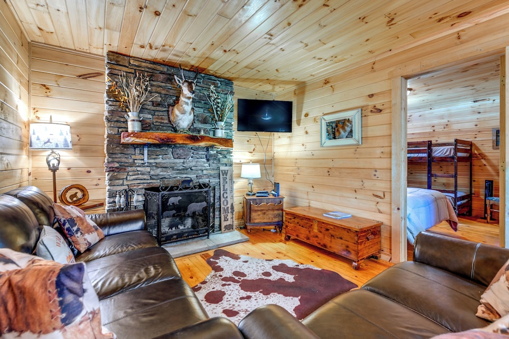 Bryson City Cabin in Smoky Mtn W resort Amenities - photo 4