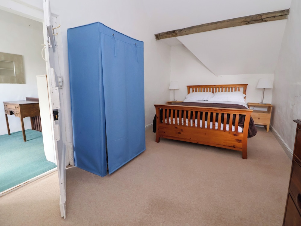 New Hall — Wrexham — photo 3