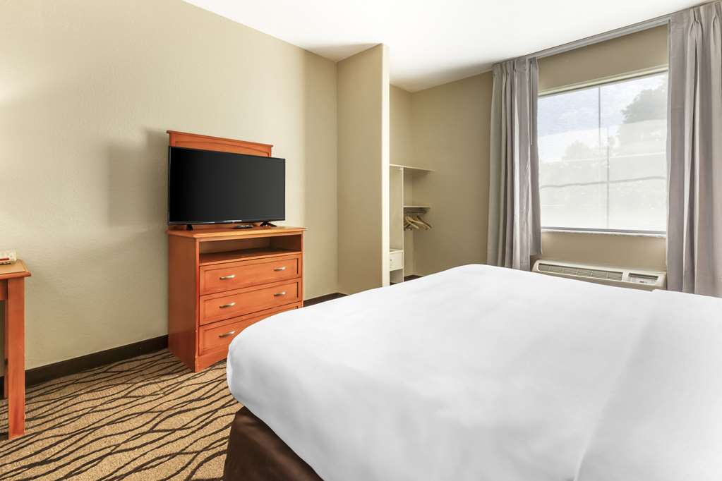 Comfort Inn & Suites Chesapeake Portsmouth - photo 18
