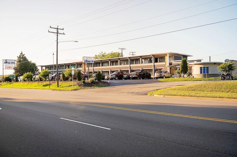 Riverside Inn and Suites - photo 14