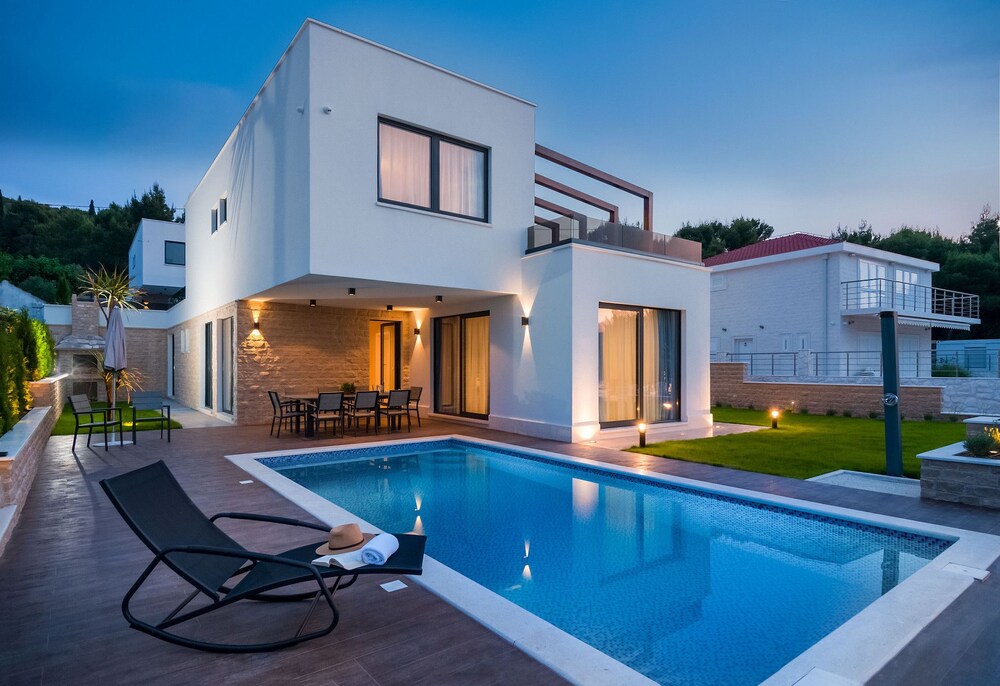 More — 5-Star Luxury Hotel in Okrug Gornji, Croatia