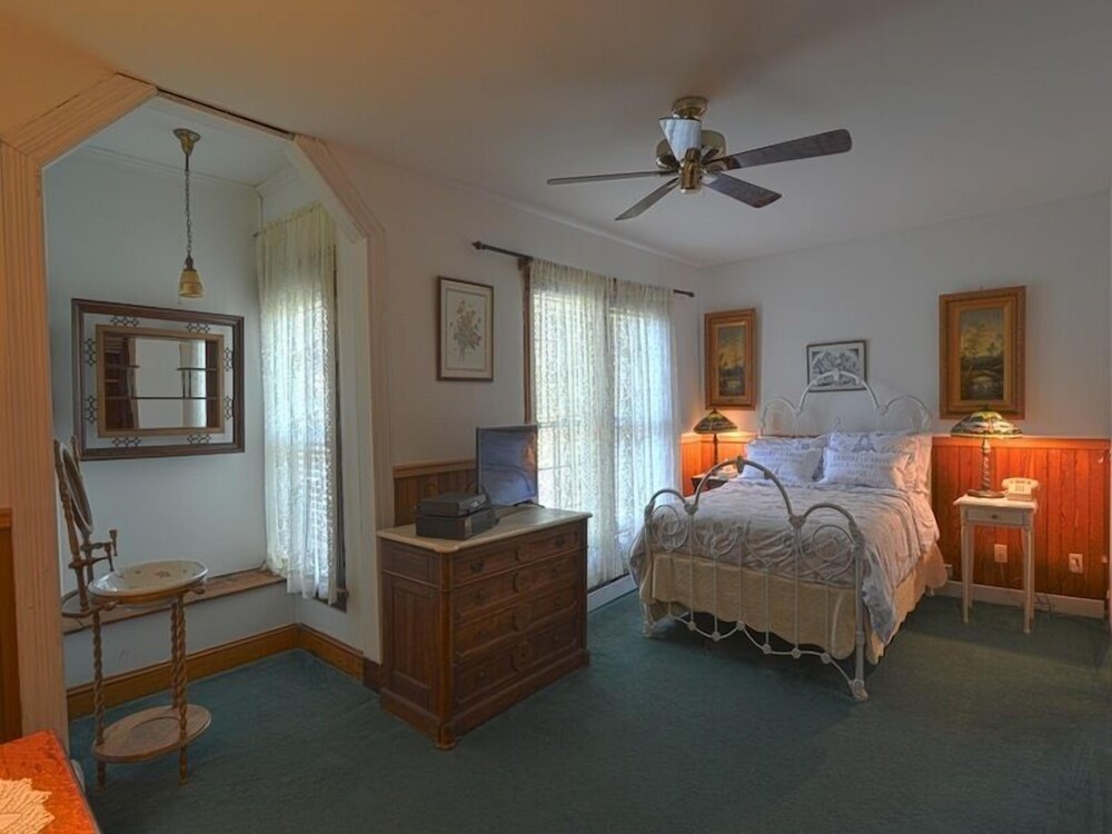 The Washington Irving Inn - photo 6