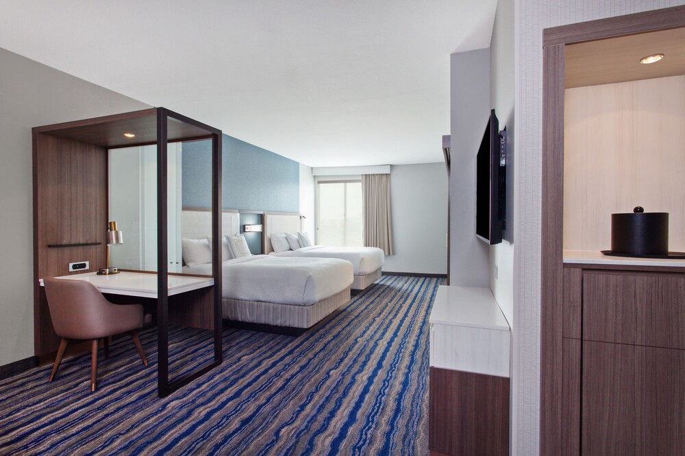 SpringHill Suites by Marriott Escondido Downtown - photo 5