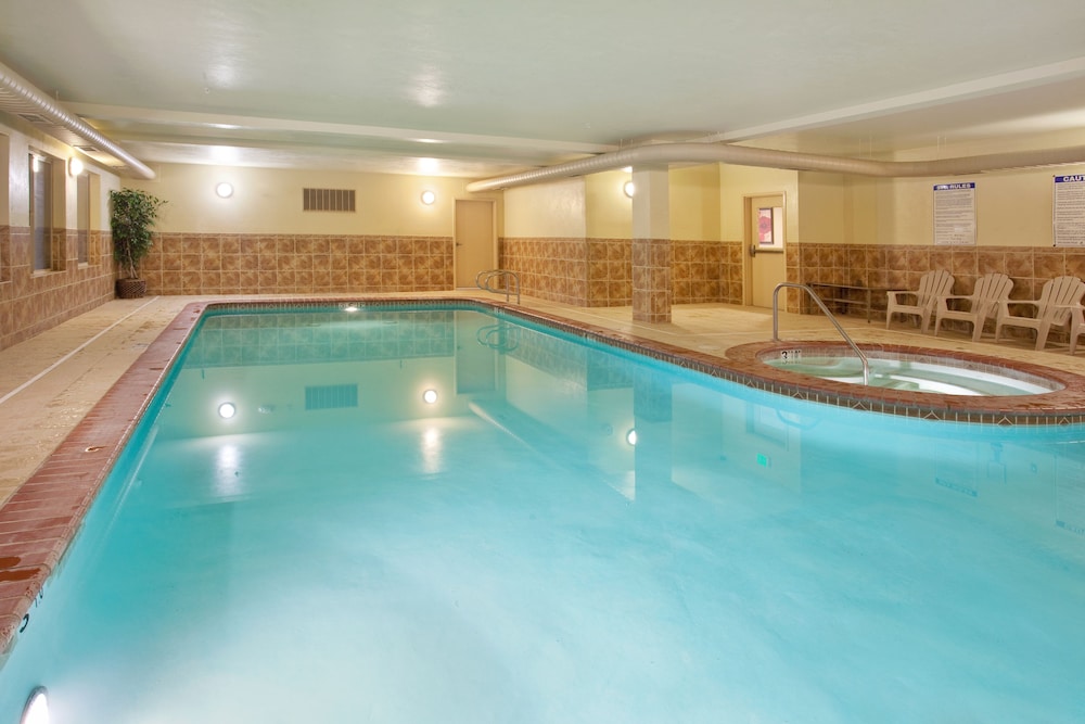 Holiday Inn Express & Suites Cedar City by IHG - photo 29