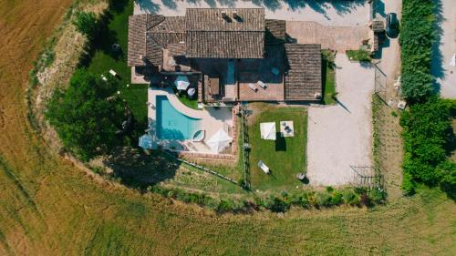Azzurro di Vallepietra — 4-Star Luxury Hotel in Camporotondo Di Fiastrone, Italy