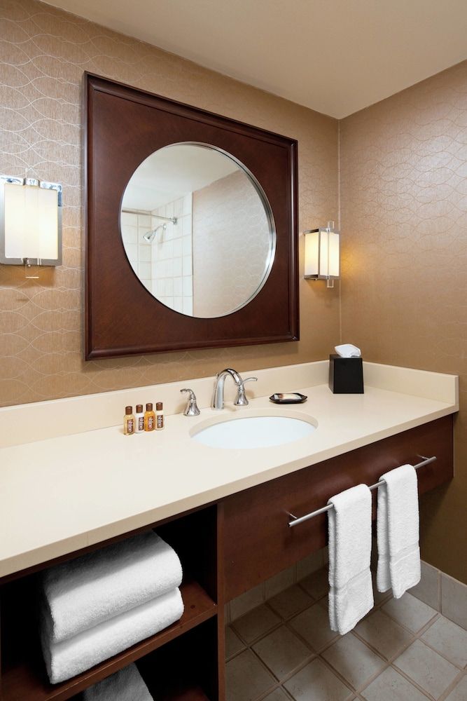 Sheraton Cleveland Airport Hotel - photo 11