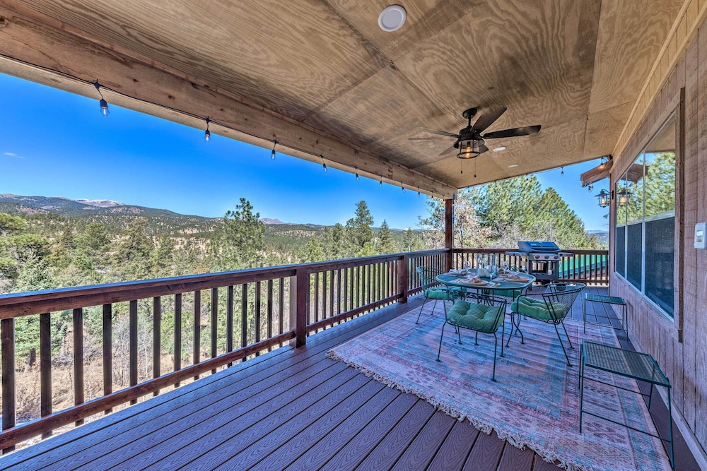 Winnies Cabin Ruidoso Retreat Deck And Mtn Views — 4-Star Luxury Hotel in Ruidoso, United States