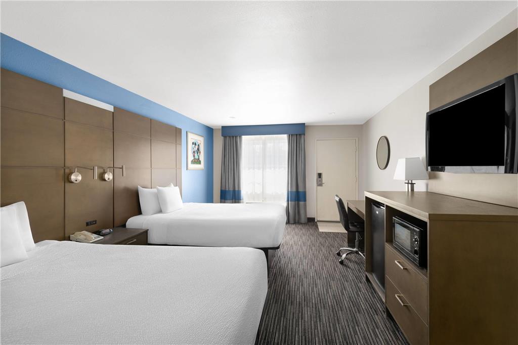 Travelodge Inn & Suites by Wyndham Anaheim on Disneyland Dr - photo 17