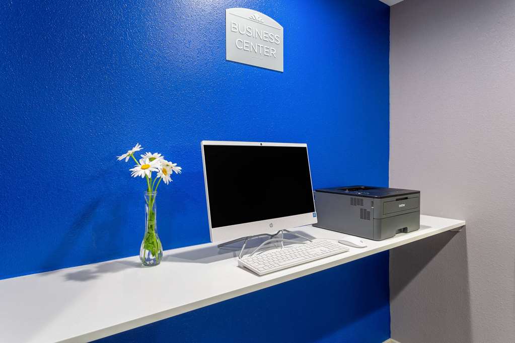 Microtel Inn & Suites by Wyndham Bethel Danbury - photo 16