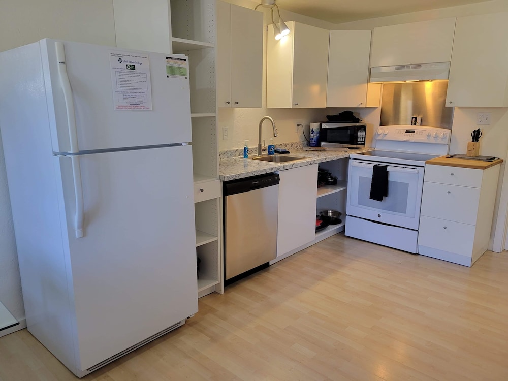 Hood River Suites Apartment Hotel - photo 16