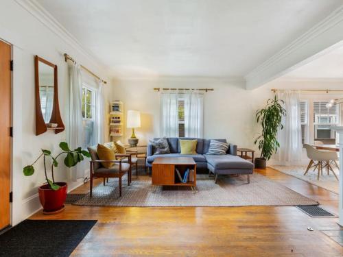 Stylish 2BR in Historic SE Ladds Addition — 4-Star Luxury Hotel in Portland, United States