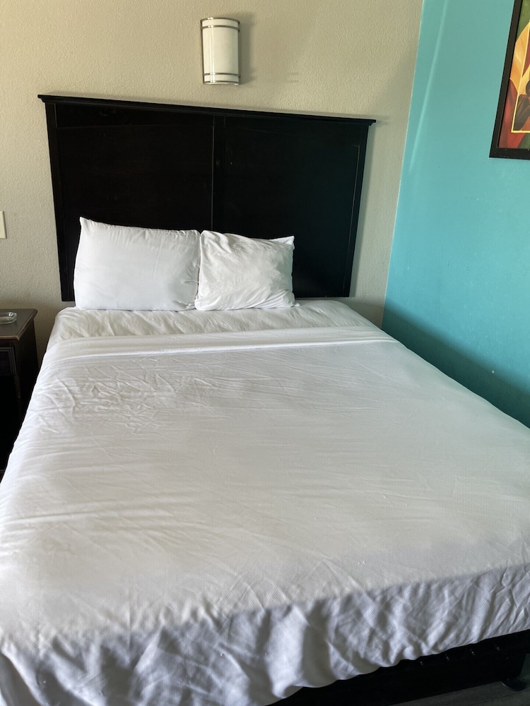 Express Inn West Memphis - photo 11