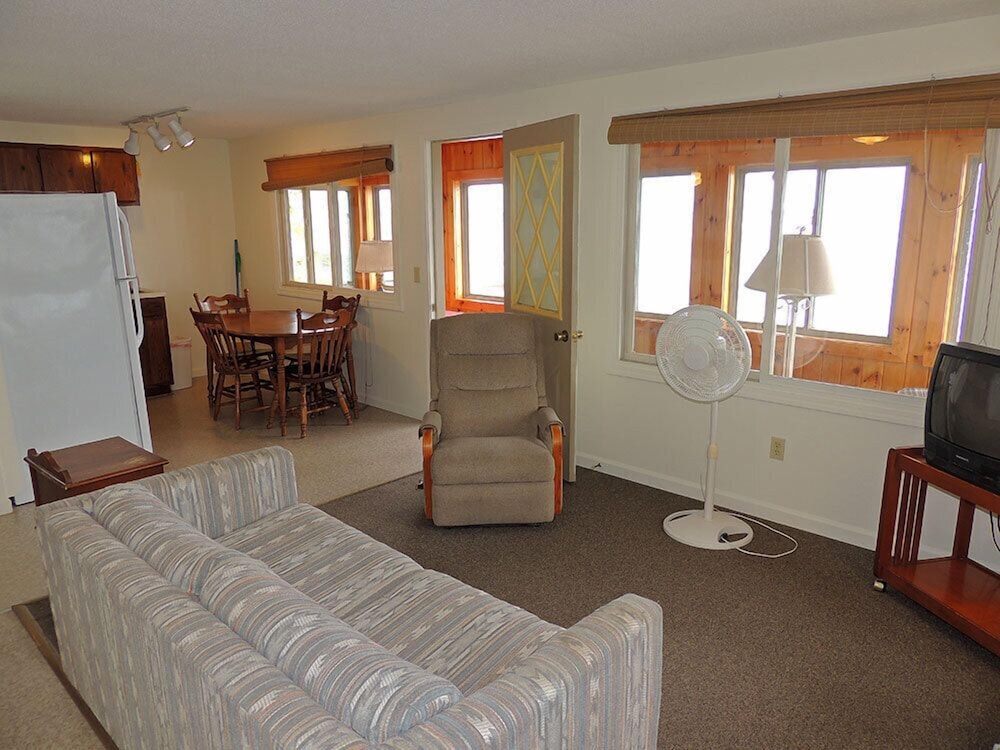 West Winds Motel & Cottages - photo 18