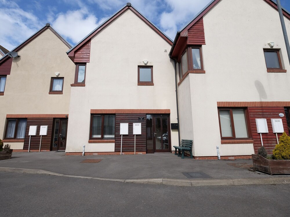 Marina View — 5-Star Luxury Hotel in Amble, United Kingdom