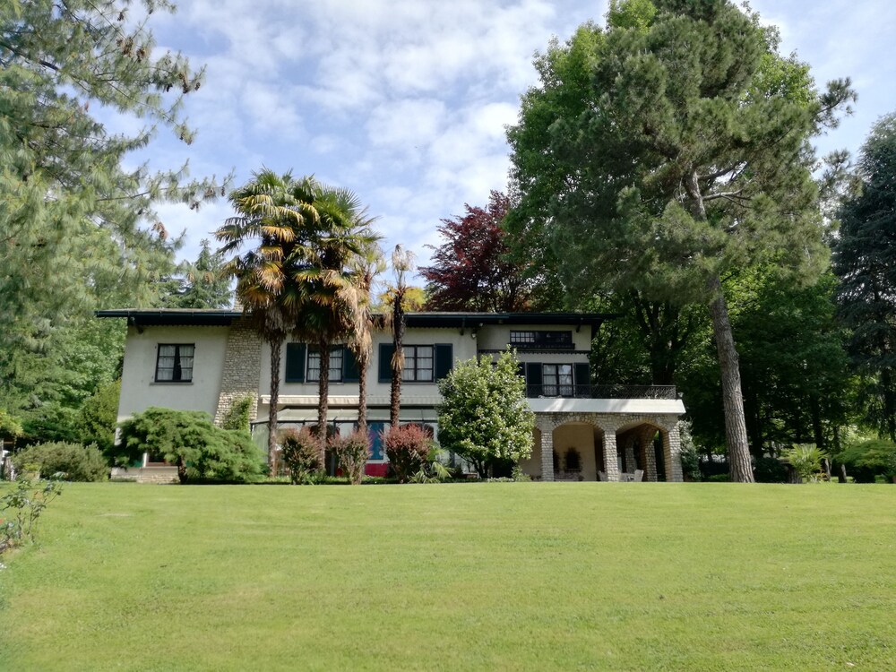 Villa sofia — 4-Star Luxury Hotel in Sirtori, Italy