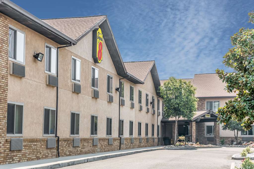 Super 8 by Wyndham Redding - featured photo