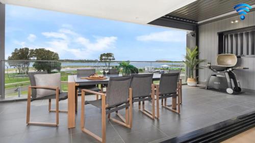 Luxe by the Lake — hotel near Shellharbour Airport
